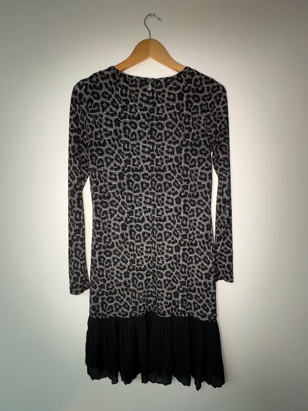 Michael Kors Gray Leopard Print Dress with Ruffled Hem |Size XS