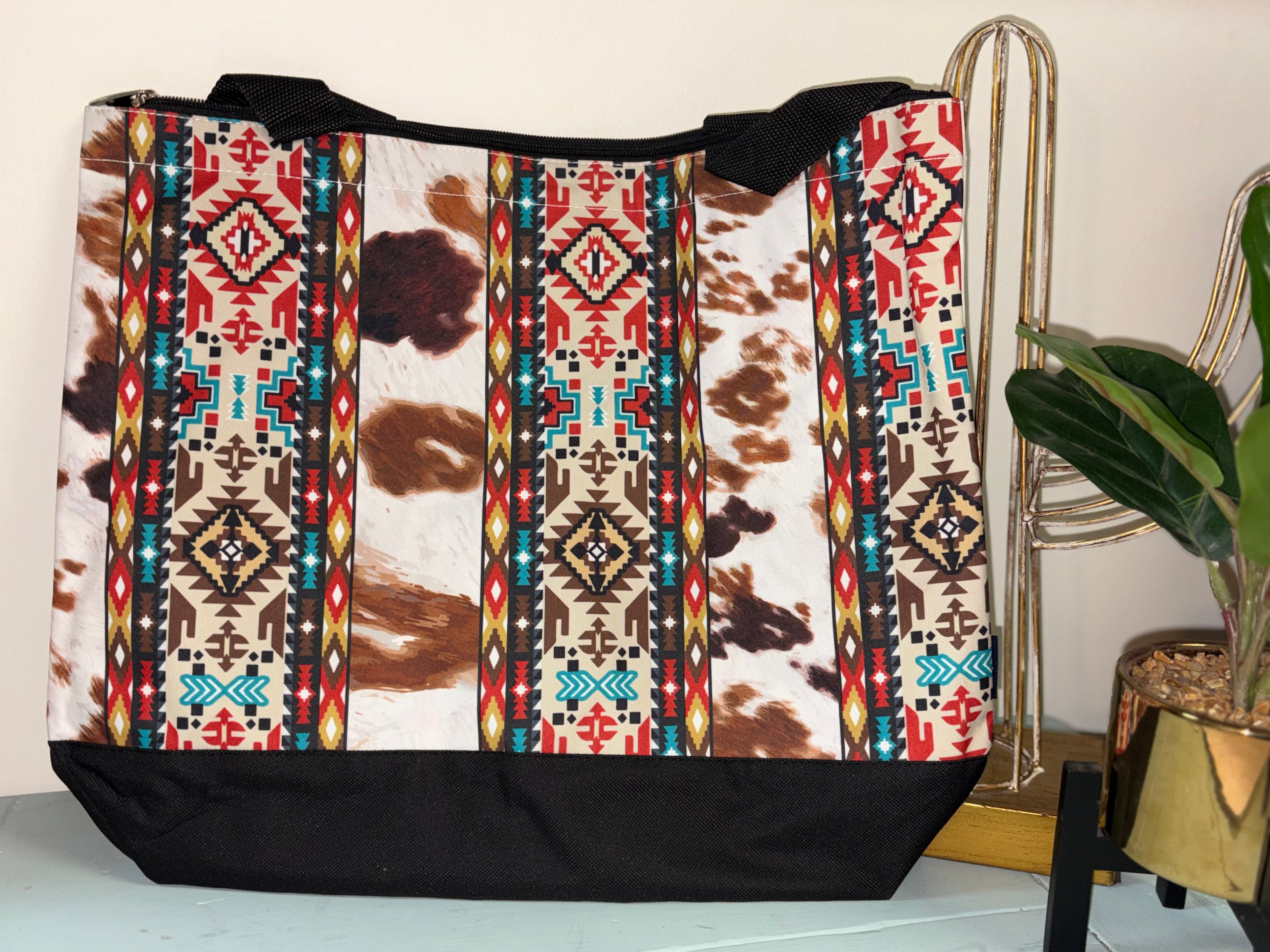 N Gil Totes 3 Styles: Cow Print, Cow & Serape Mix and San Jose Serape each comes with change purse 👛